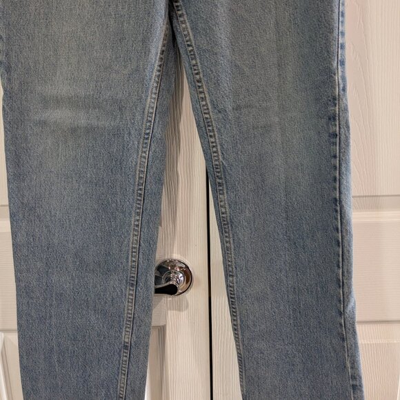 Vintage Gap Easy Fit Men's Jeans, Light Wash, Early 1990s, 34" Waist 32" Inseam - Picture 4 of 14